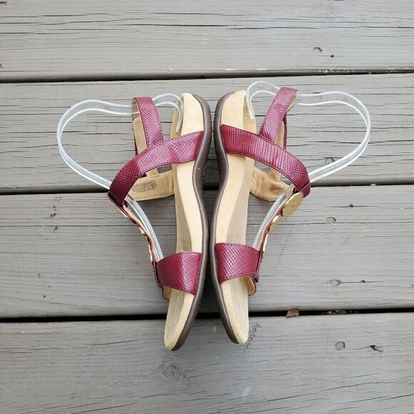 Vionic Farra Lizard Red Faux Leather Embossed Gold Metal Medallion Sandals 8.5 W - Picture 3 of 10